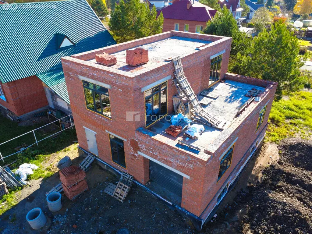 Дом в посёлок Апрель, проезд Строителей, 3 (280 м) - Фото 1