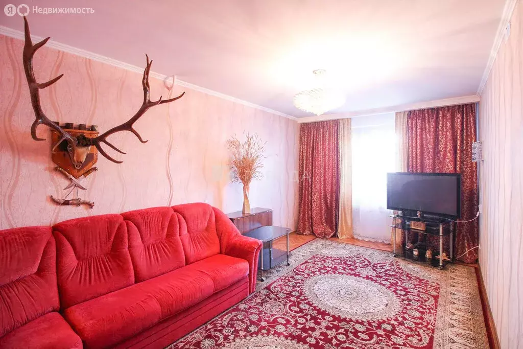 3-комнатная квартира: Барнаул, микрорайон Докучаево, улица Шукшина, 24 ... - Фото 0