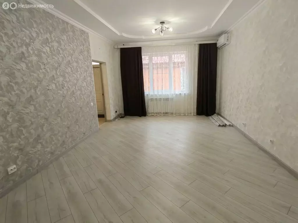 1-комнатная квартира: Владикавказ, улица Колка Кесаева, 22 (50 м) - Фото 1