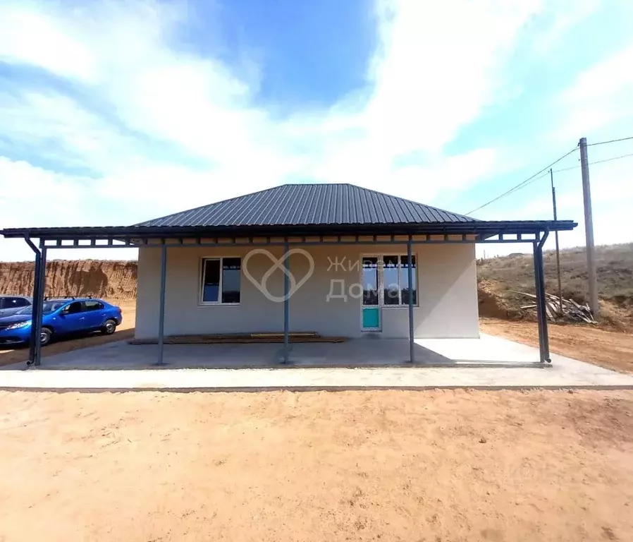 Дом в Волгоградская область, Среднеахтубинский район, Ахтубинское ... - Фото 1