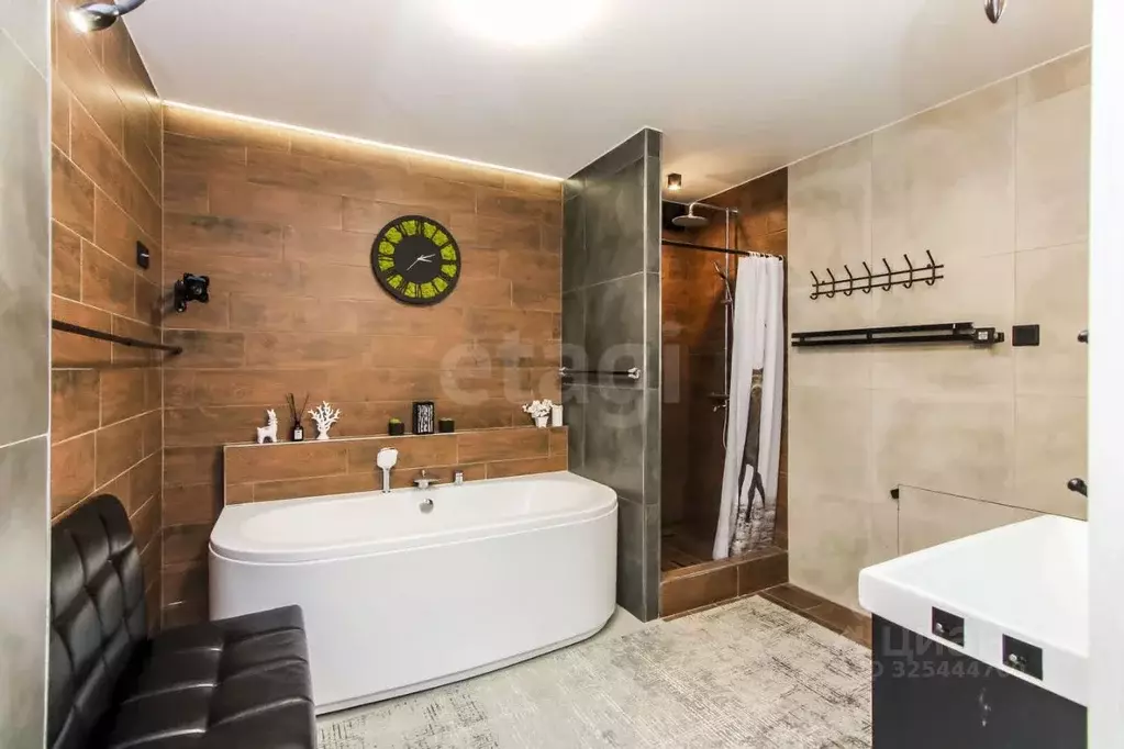 3-к кв. Тюменская область, Тюмень ул. Муравленко, 13 (155.3 м) - Фото 1