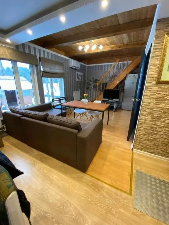 Дом в Ленинградская область, Приозерский район, Сосновское с/пос, д. ... - Фото 1