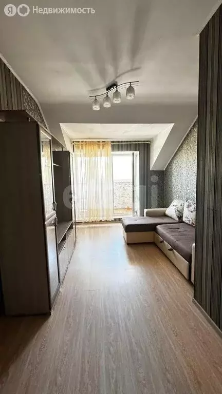 3-комнатная квартира: Горно-Алтайск, Промышленная улица, 3/1к2 (82.9 ... - Фото 1
