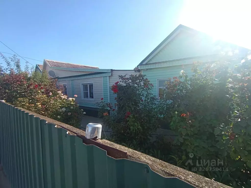 Дом в Астраханская область, Икрянинский район, с. Трудфронт  (69 м) - Фото 1