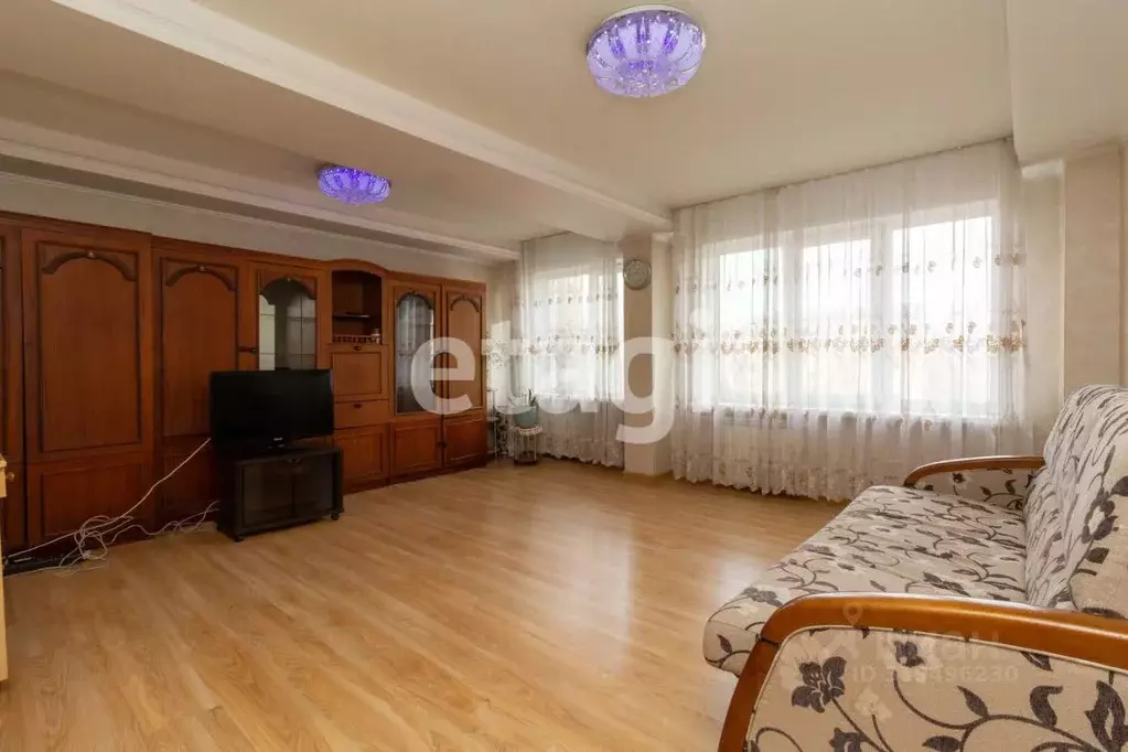 3-к кв. Красноярский край, Красноярск ул. Дубровинского, 106 (73.8 м) - Фото 0