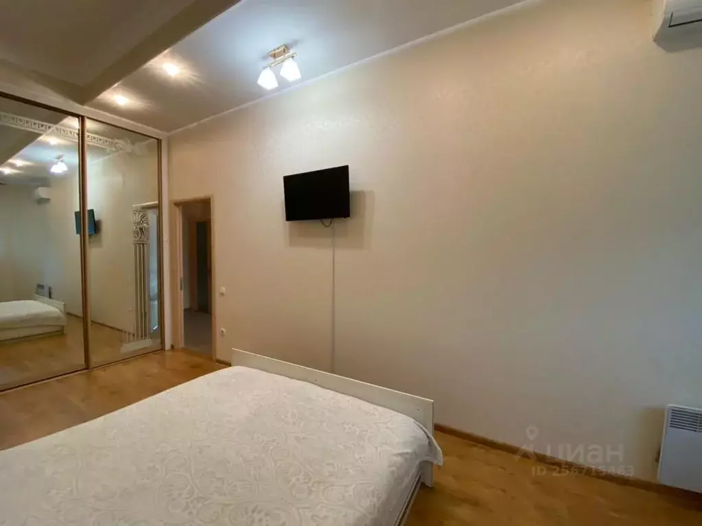 2-к кв. Крым, Ялта ул. Свердлова, 13/2 (64.0 м) - Фото 1