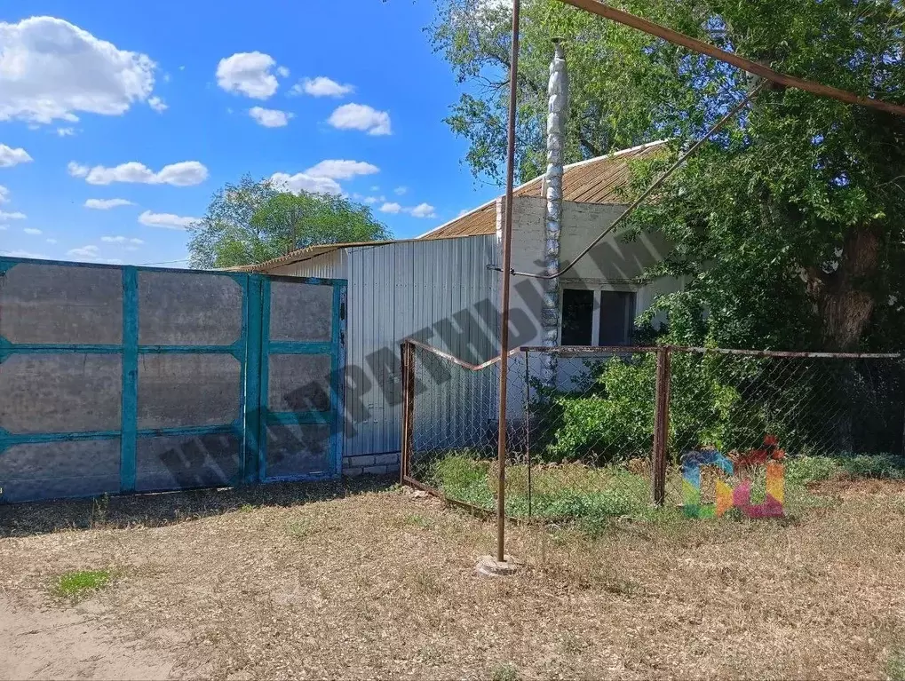 Дом в Калмыкия, Целинный район, с. Троицкое Садовый пер., 5 (64 м) - Фото 1