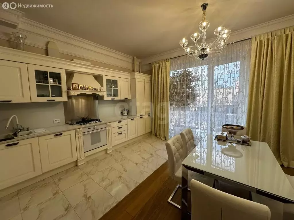 3-комнатная квартира: Астрахань, улица Латышева, 7В (97.3 м) - Фото 2