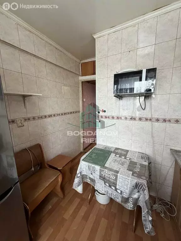 3-комнатная квартира: Омск, 3-й микрорайон, улица Путилова, 6 (63.5 м) - Фото 2