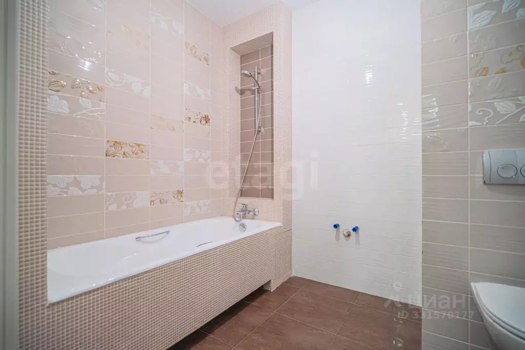 2-к кв. Санкт-Петербург Кременчугская ул., 9К1 (71.0 м) - Фото 1