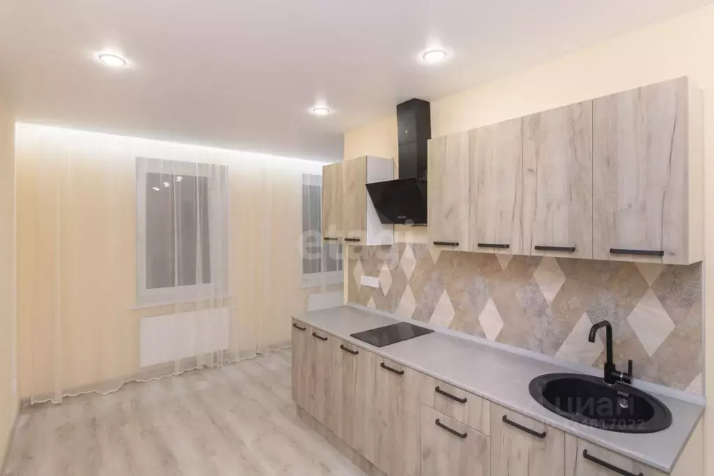 Студия Тюменская область, Тюмень ул. Республики, 204к5 (27.4 м) - Фото 2