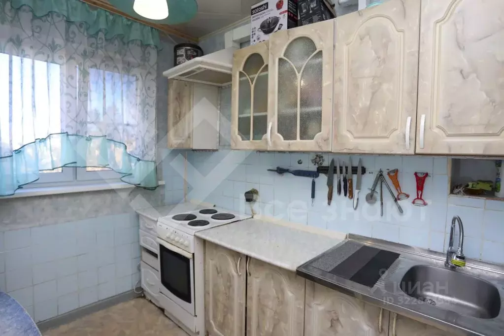 3-к кв. Челябинская область, Челябинск ул. Разина, 10Б (62.7 м) - Фото 0