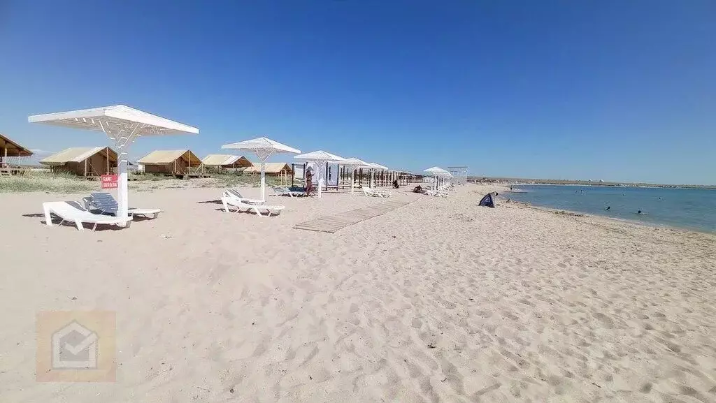 Участок в Крым, Черноморский район, Окуневское с/пос, с. Знаменское ... - Фото 1