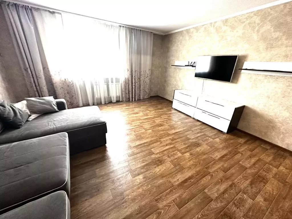 3-к кв. Красноярский край, Красноярск ул. Авиаторов, 29 (130.0 м) - Фото 0