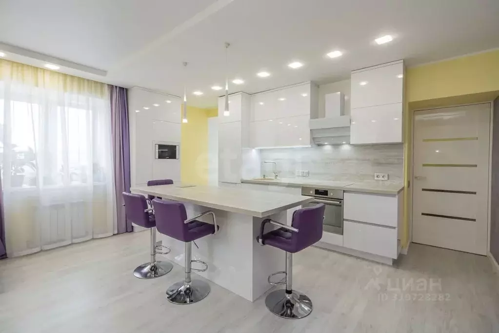 2-к кв. Тюменская область, Тюмень ул. Циолковского, 20А (83.0 м) - Фото 0