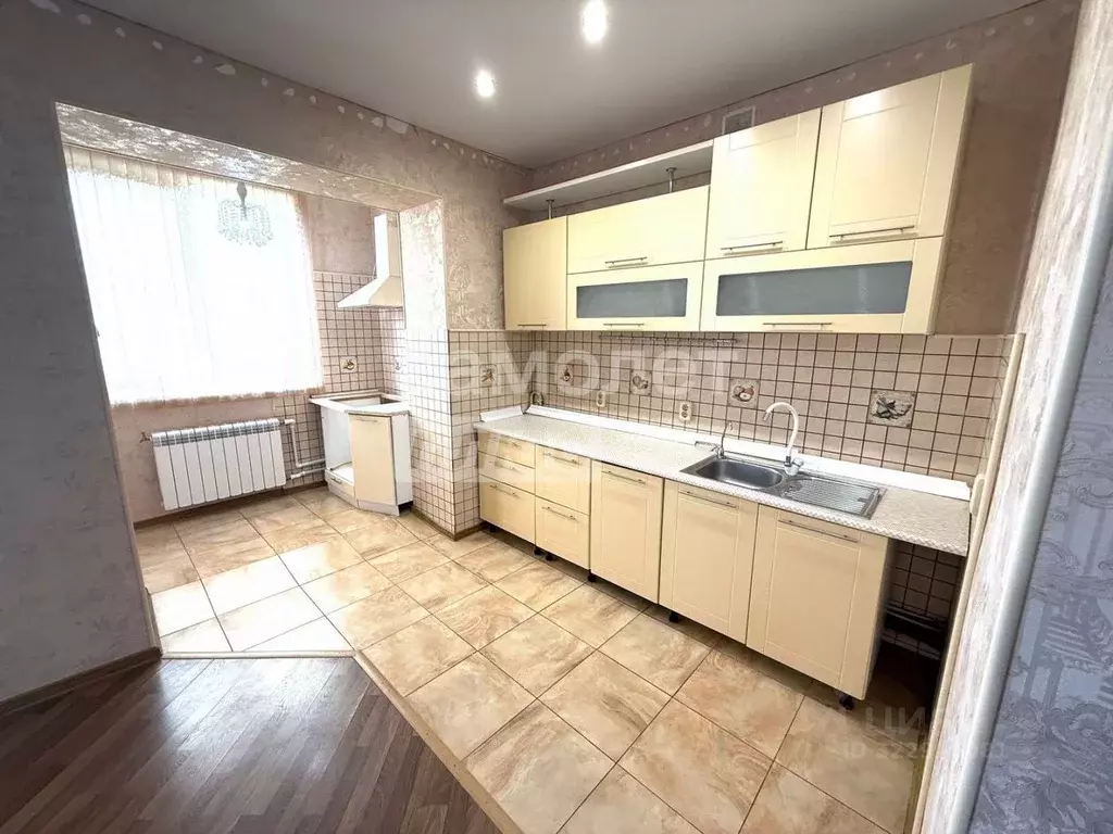 3-к кв. Астраханская область, Астрахань ул. Чкалова, 80к1 (76.5 м) - Фото 1