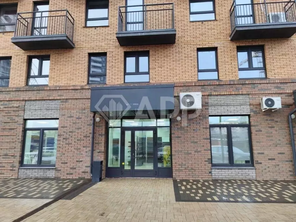 Торговая площадь в Удмуртия, Ижевск ул. 10 лет Октября, 75/1 (55 м) - Фото 1