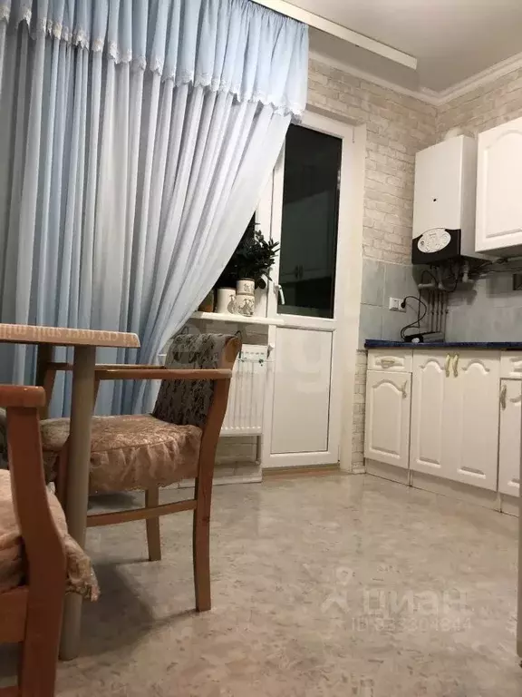 3-к кв. Крым, Черноморское пгт ул. Димитрова, 18 (75.1 м) - Фото 1