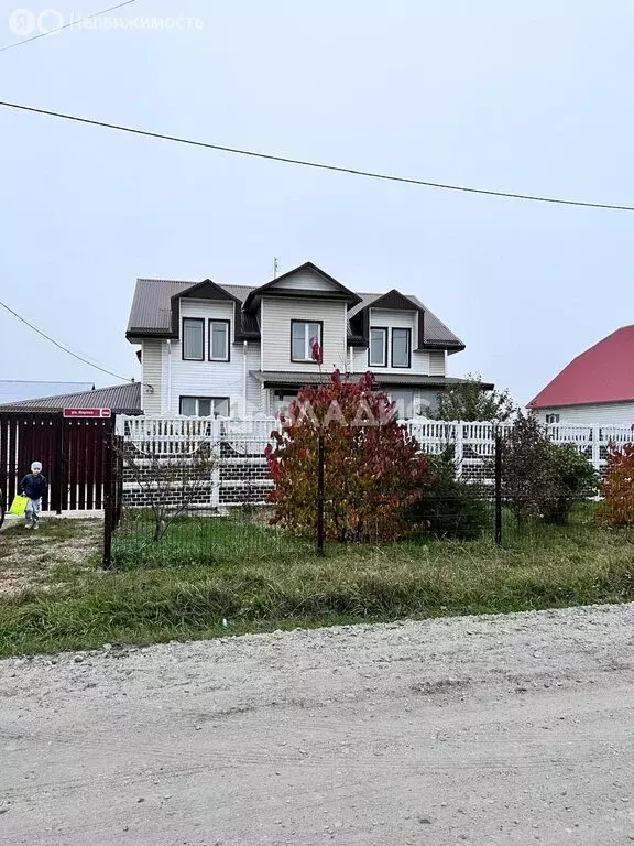Дом в село Хомутово, улица Кирова (240 м) - Фото 0