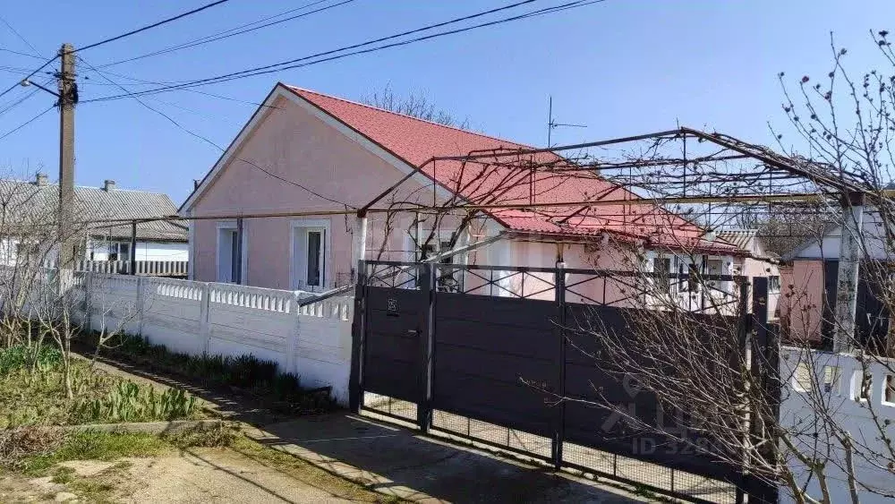 Дом в Крым, Красногвардейский район, с. Пятихатка ул. Школьная (77 м) - Фото 1