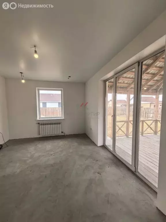 Дом в Усть-Абаканский район, посёлок Тепличный (145 м) - Фото 1