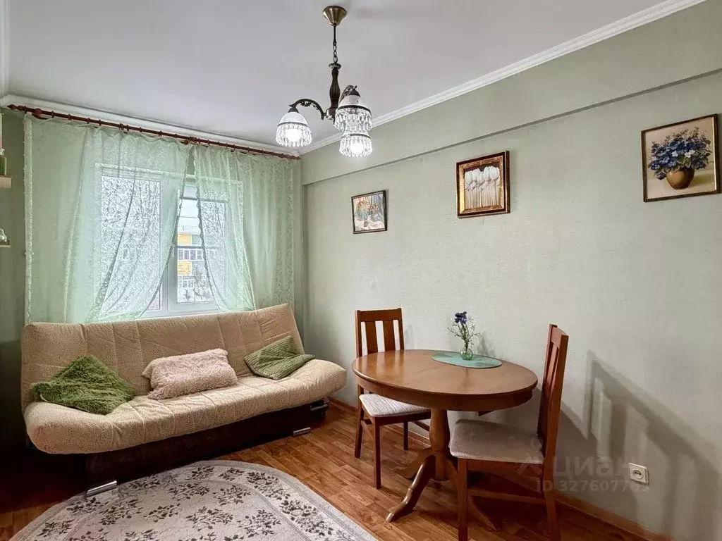 3-к кв. Омская область, Калачинск ул. Петра Ильичева, 12 (59.2 м) - Фото 1