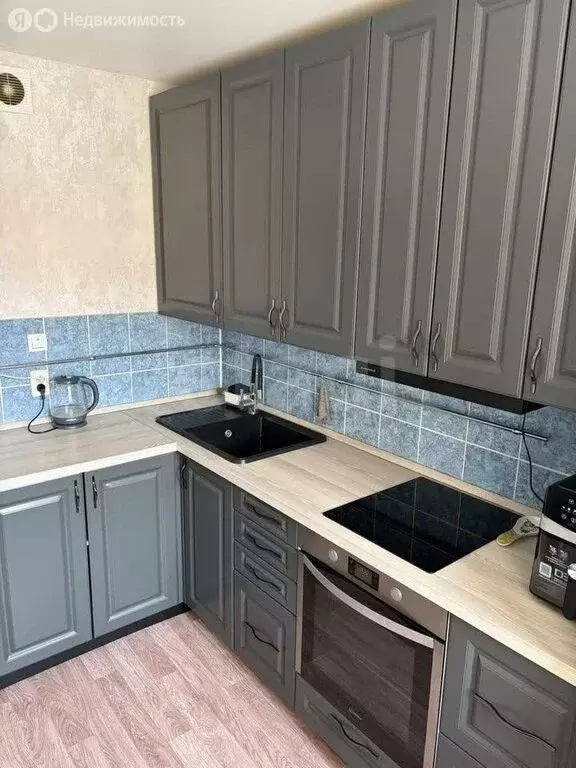 3-комнатная квартира: Барнаул, улица Попова, 106 (65.5 м) - Фото 0