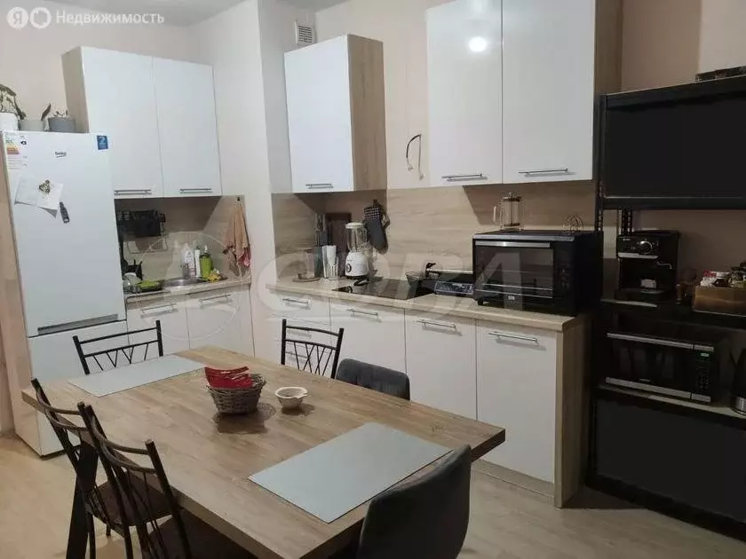 2-комнатная квартира: Тюмень, улица Владимира Бахарева, 3к1 (54 м) - Фото 1