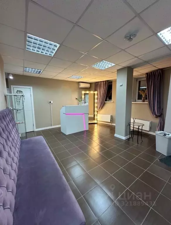 Помещение свободного назначения в Омская область, Омск просп. ... - Фото 1