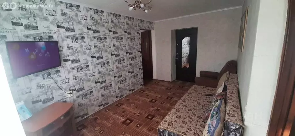 3-комнатная квартира: Оренбург, улица Конституции СССР, 10 (45 м) - Фото 2