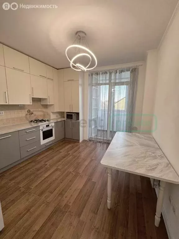 3-комнатная квартира: Калининград, улица Виктора Денисова, 24 (88.1 м) - Фото 1