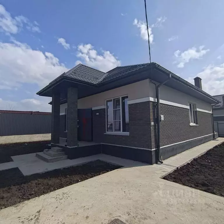 Дом в Адыгея, Тахтамукайский район, Энемское городское поселение, ... - Фото 1