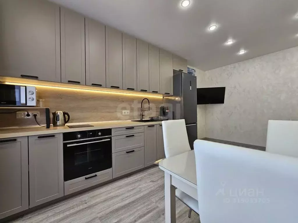 2-к кв. Санкт-Петербург ул. Александра Матросова, 8к4 (58.5 м) - Фото 0
