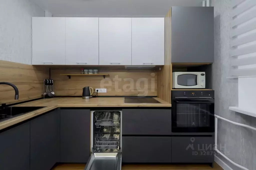 3-к кв. Тюменская область, Тюмень ул. Евгения Богдановича, 11/3 (86.3 ... - Фото 2