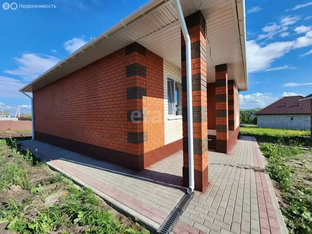 Дом в посёлок Комсомольский, Вишнёвая улица (104 м) - Фото 1