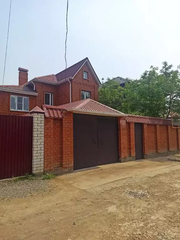 Дом в Астраханская область, Астрахань ул. 8-я Литейная (215 м) - Фото 1
