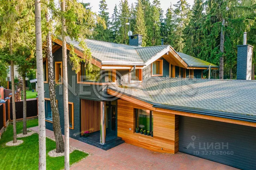 Коттедж в Москва д. Уварово, ул. Ирбис (346 м) - Фото 1