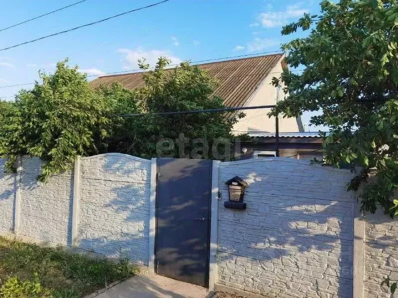 Дом в Крым, Черноморский район, Медведевское с/пос, с. Медведево ул. ... - Фото 0