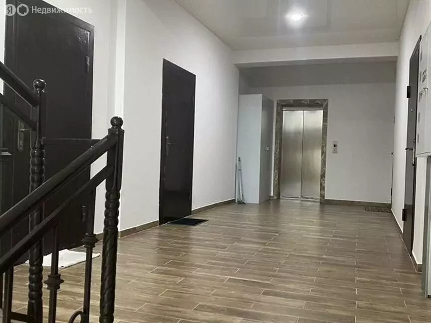 3-комнатная квартира: Нальчик, улица Нахушева, 40А (74 м) - Фото 1