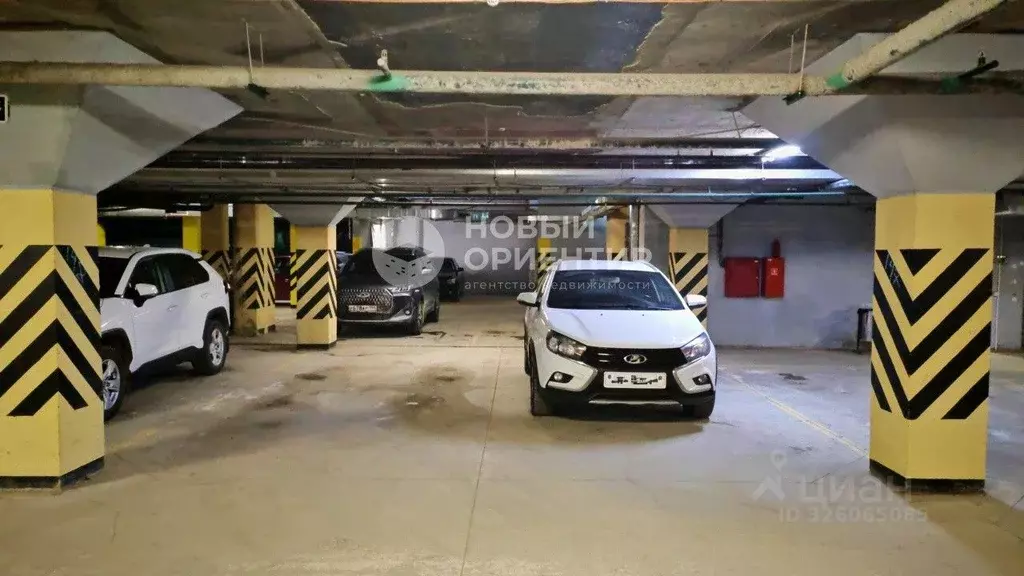 Гараж в Свердловская область, Екатеринбург ул. Шейнкмана, 111 (20 м) - Фото 1