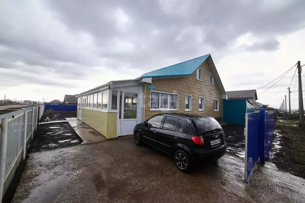 Дом в Башкортостан, Стерлитамакский район, Казадаевский сельсовет, с. ... - Фото 1