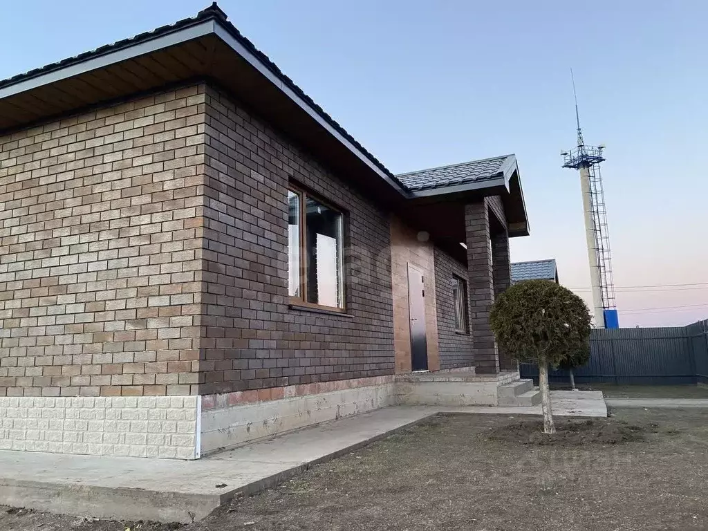 Дом в Оренбургская область, Оренбургский район, с. Подгородняя ... - Фото 1