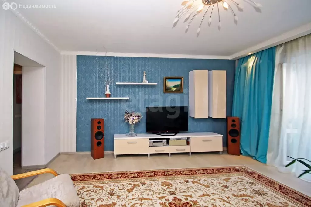 3-комнатная квартира: Омск, посёлок Амурский, Алтайская улица, 44 (70 ... - Фото 2