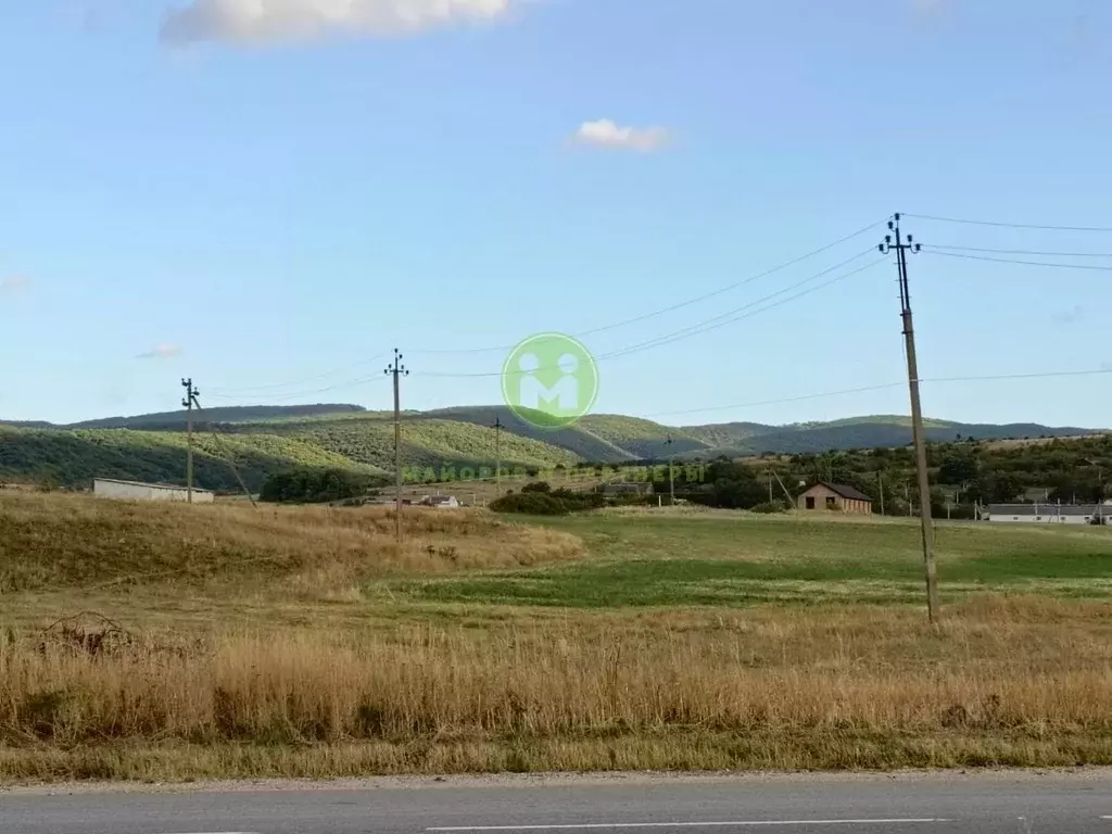 Дом в Крым, Белогорский район, Зеленогорское с/пос, с. Балки ул. ... - Фото 1