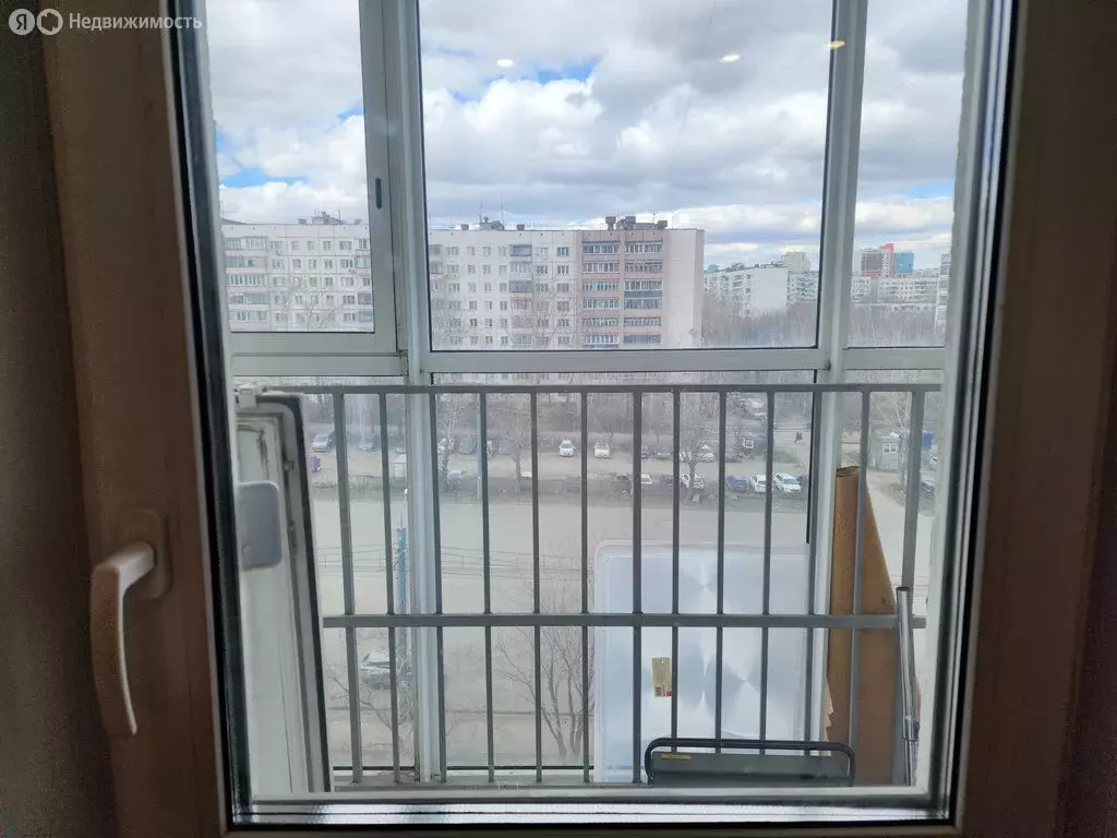 2-комнатная квартира: Челябинск, улица Братьев Кашириных, 119 (55 м) - Фото 0