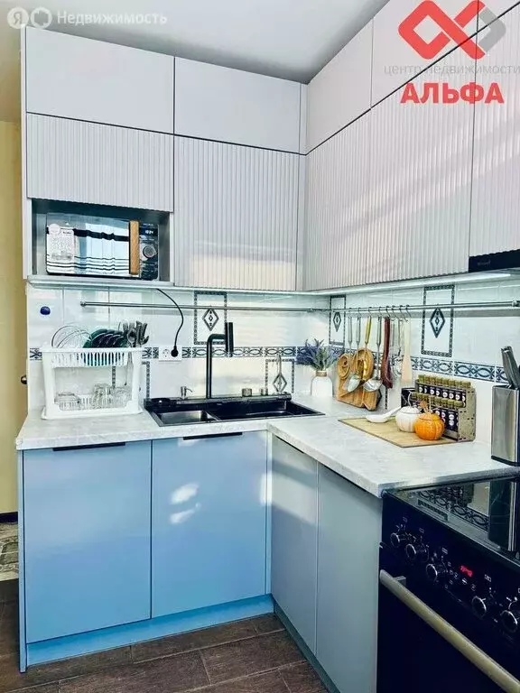 3-комнатная квартира: Киров, Ленинский район, улица Азина, 5 (63.2 м) - Фото 1