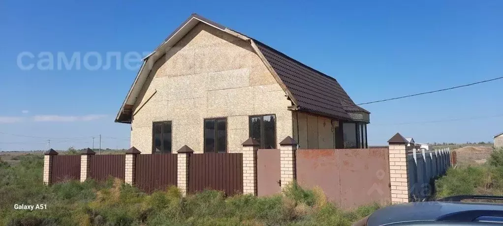 Дом в Астраханская область, Наримановский район, с. Старокучергановка ... - Фото 0