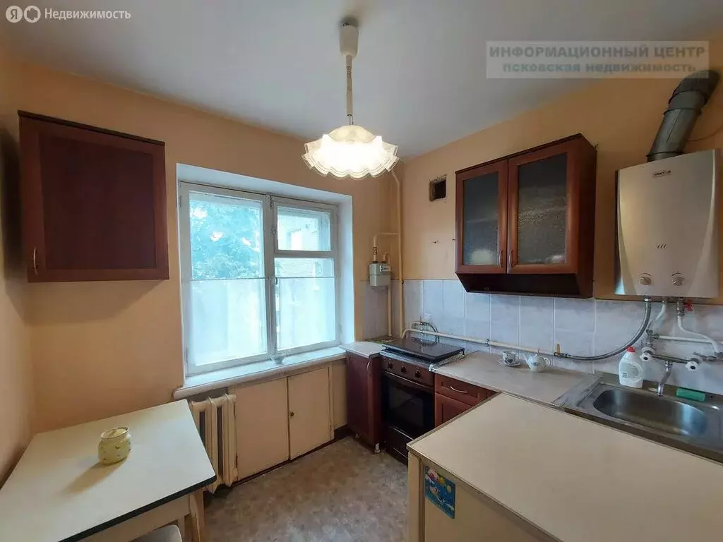 3-комнатная квартира: Псков, улица Красных Просвещенцев, 4 (56.2 м) - Фото 2