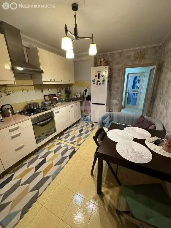 3-комнатная квартира: Калининград, улица Генерала Челнокова, 40 (79 м) - Фото 0