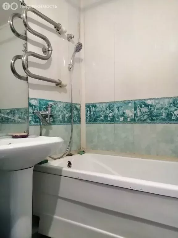 3-комнатная квартира: Бийск, Приморская улица, 1/1 (69.8 м) - Фото 1